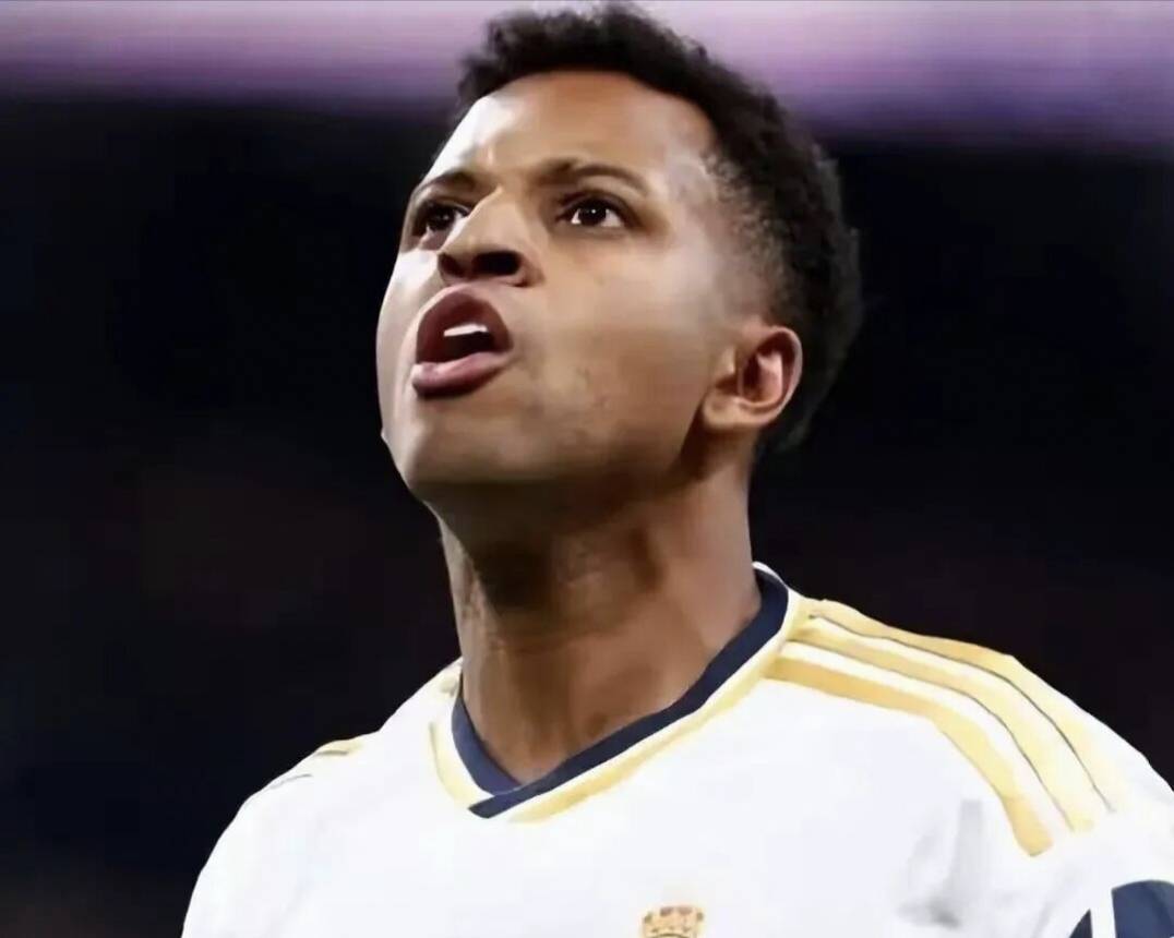 国王杯今晨再迎强敌，费耶诺德内部沟通，主帅态度——更衣室稳定，年轻球员得到机会的简单介绍