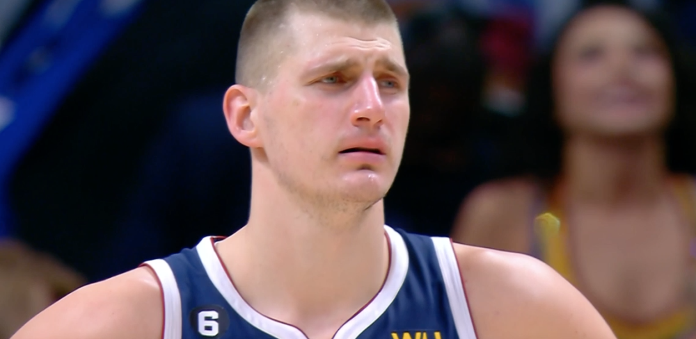 雷速体育-詹姆斯遭遇十二连败，DWG教练面临压力！的简单介绍