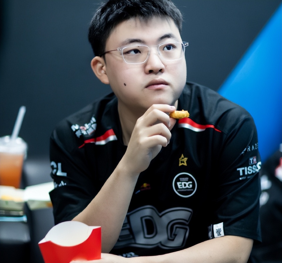 雷速体育-Uzi爆冷击败巴黎圣日耳曼，回归赛场引爆全场！的简单介绍